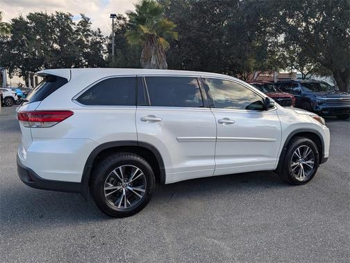 2018 Toyota Highlander LE