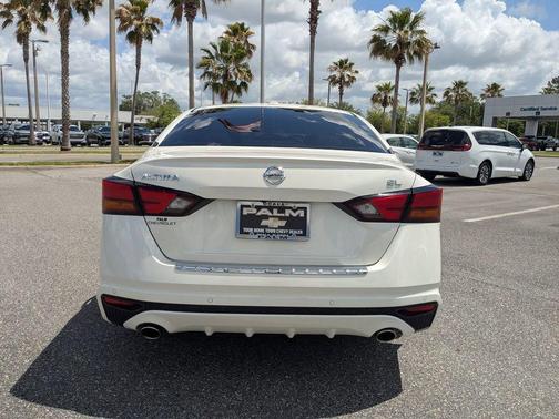 White 2021 Nissan Altima 2.5 SL