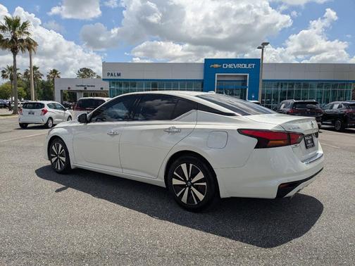 White 2021 Nissan Altima 2.5 SL