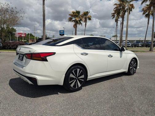 White 2021 Nissan Altima 2.5 SL