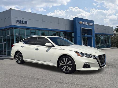 White 2021 Nissan Altima 2.5 SL