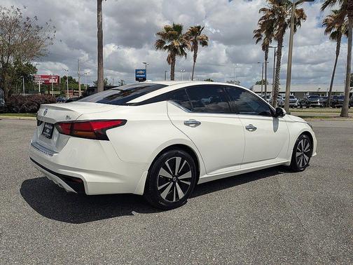 White 2021 Nissan Altima 2.5 SL