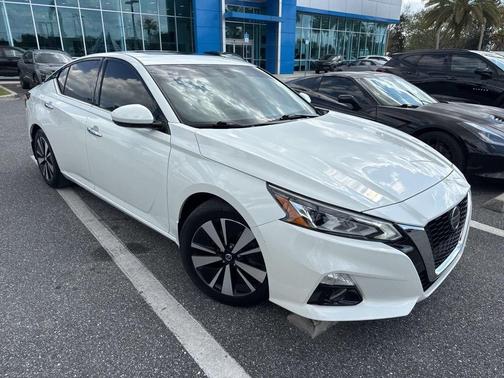 White 2021 Nissan Altima 2.5 SL