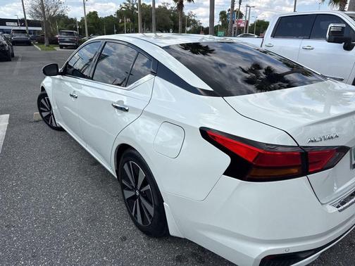 White 2021 Nissan Altima 2.5 SL