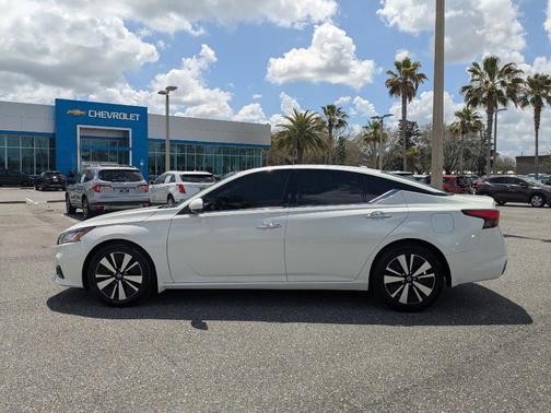 White 2021 Nissan Altima 2.5 SL