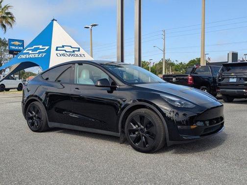 Black 2025 Tesla Model Y Long Range