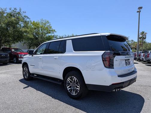 Iridescent Pearl Tricoat 2025 Chevrolet Suburban Z71