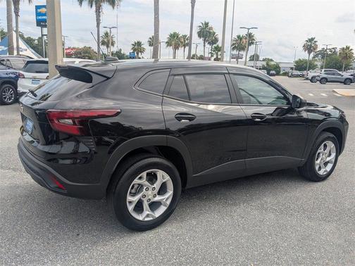 2025 Chevrolet Trax LS