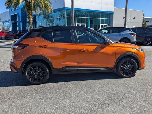 2023 Nissan Kicks SR