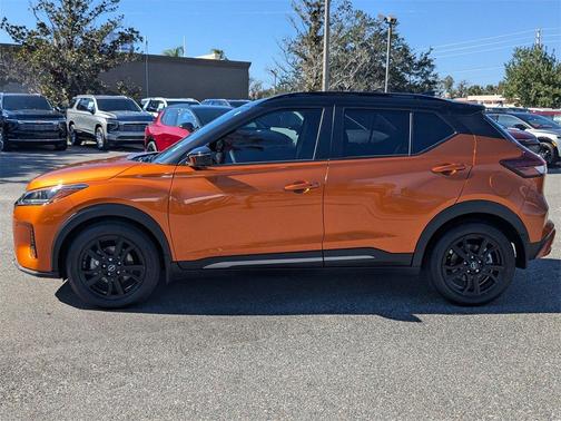 2023 Nissan Kicks SR