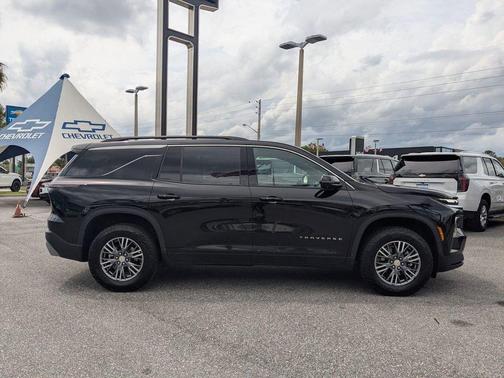Mosaic Black Metallic 2024 Chevrolet Traverse LT
