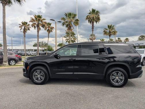 Mosaic Black Metallic 2024 Chevrolet Traverse LT