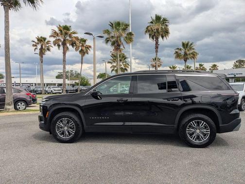 Mosaic Black Metallic 2024 Chevrolet Traverse LT