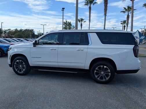 2025 Chevrolet Suburban LT
