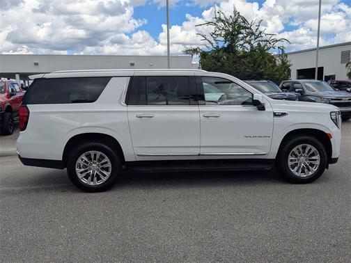 2024 GMC Yukon XL SLT