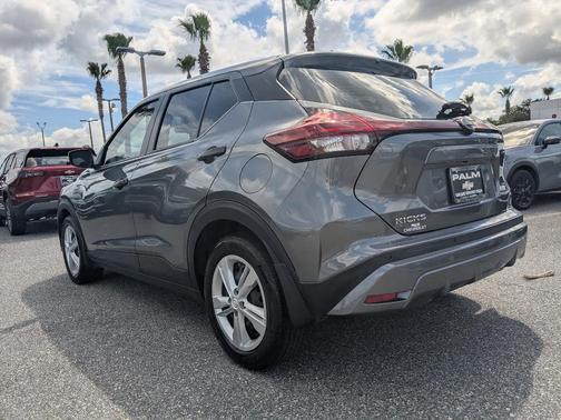 Gun Metallic 2023 Nissan Kicks S