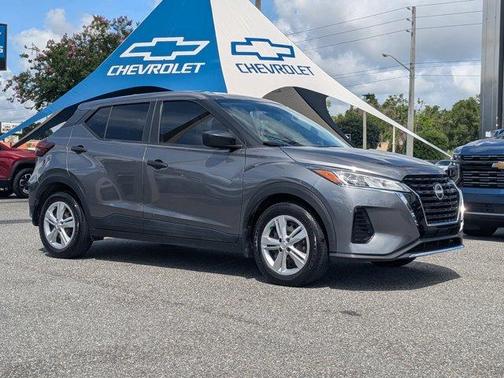 Gun Metallic 2023 Nissan Kicks S