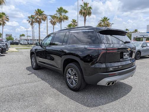 Black Metallic 2024 Chevrolet Traverse LT