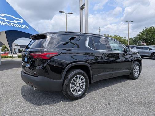 Black Metallic 2023 Chevrolet Traverse LT Cloth
