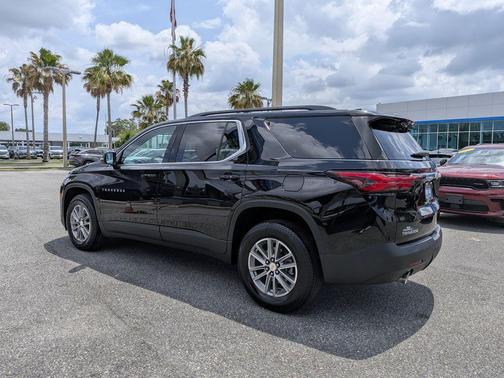 Black Metallic 2023 Chevrolet Traverse LT Cloth