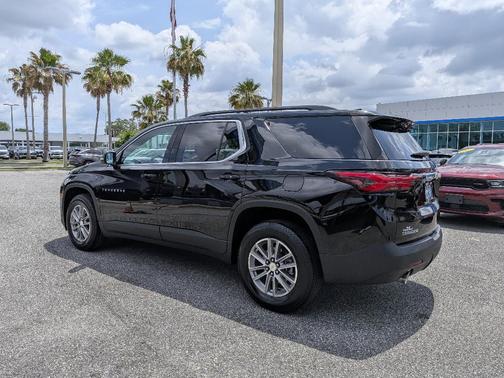 Black Metallic 2023 Chevrolet Traverse LT Cloth