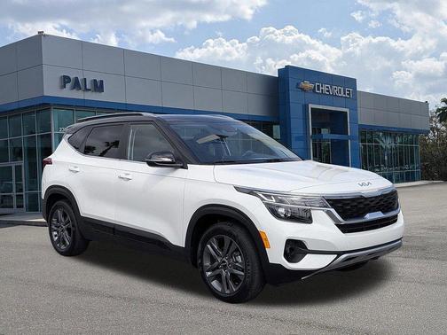 Clear White 2023 Kia Seltos S