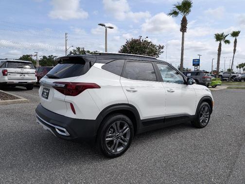 Clear White 2023 Kia Seltos S