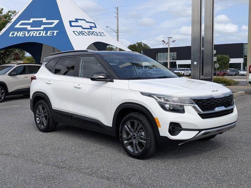 Clear White 2023 Kia Seltos S