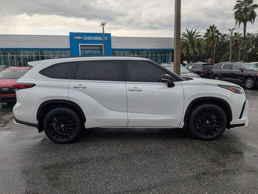 Pearl 2023 Toyota Highlander XSE