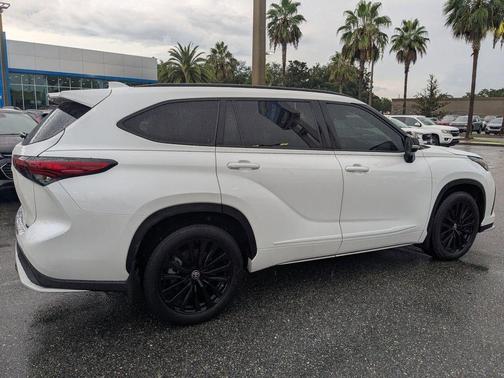 Pearl 2023 Toyota Highlander XSE