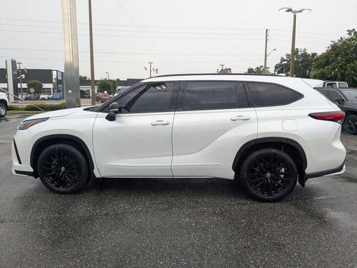 Pearl 2023 Toyota Highlander XSE