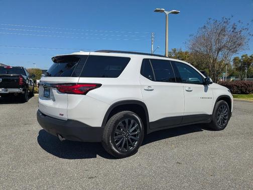 Pearl 2023 Chevrolet Traverse RS