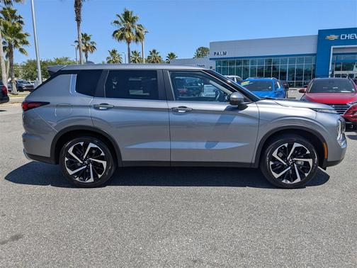 2022 Mitsubishi Outlander SE