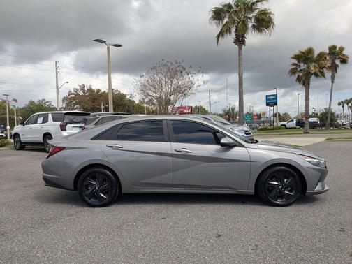 2021 Hyundai ELANTRA SEL