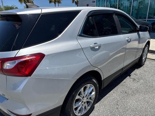 Silver Ice Metallic 2021 Chevrolet Equinox 1LT
