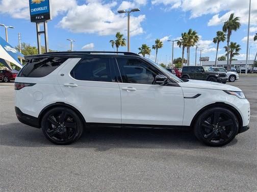 2025 Land Rover Discovery P360 Dynamic SE