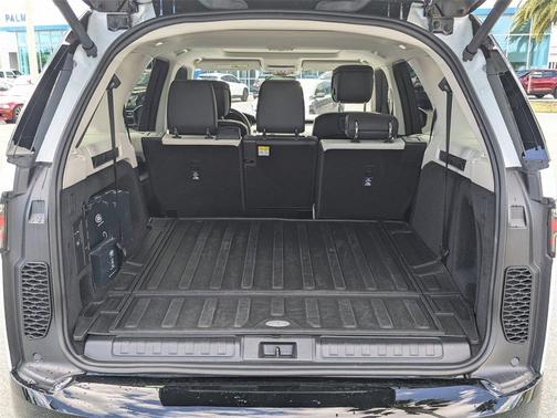 2025 Land Rover Discovery P360 Dynamic SE