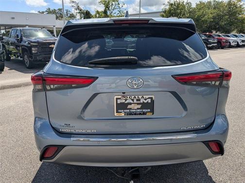 2022 Toyota Highlander Platinum