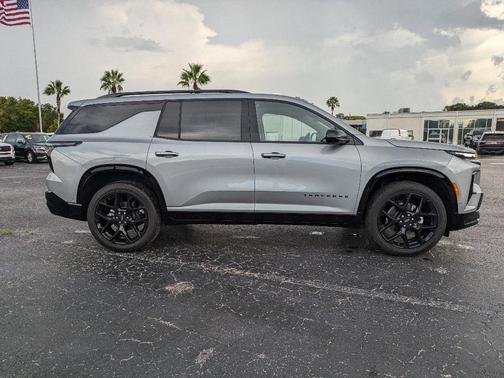 2025 Chevrolet Traverse RS