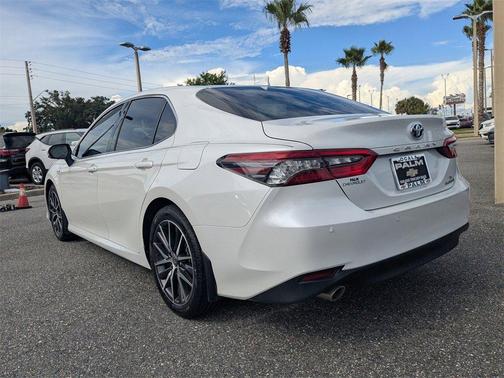 2021 Toyota Camry Hybrid XLE