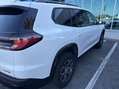 2024 GMC Acadia AT4
