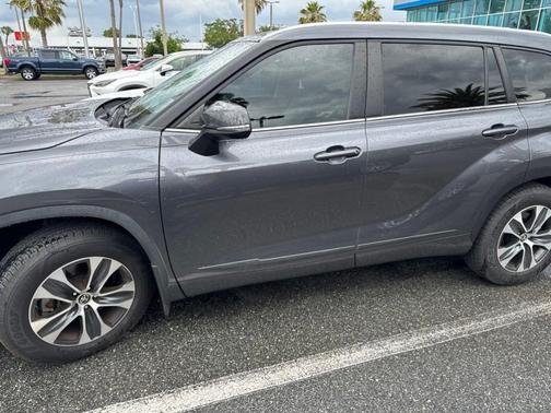 Silver 2023 Toyota Highlander XLE