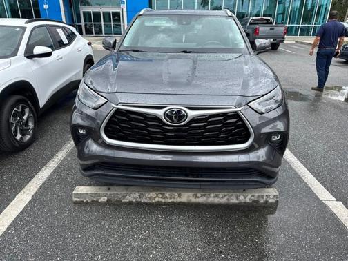 Silver 2023 Toyota Highlander XLE