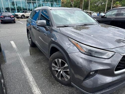 Silver 2023 Toyota Highlander XLE