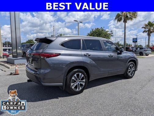 Magnetic Gray Metallic 2023 Toyota Highlander XLE