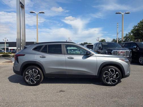 Gray 2026 Chevrolet Trax 2RS