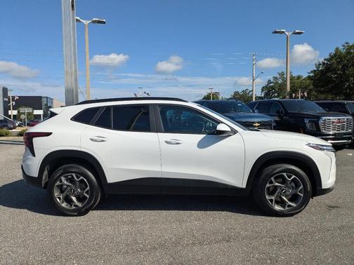Summit White 2025 Chevrolet Trax LT