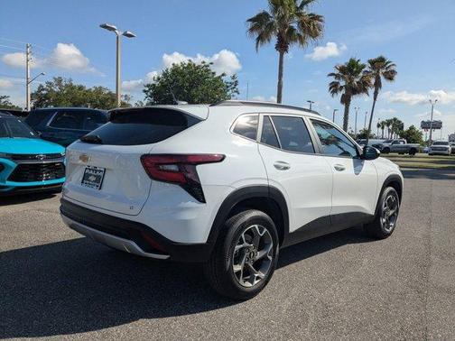 Summit White 2025 Chevrolet Trax LT