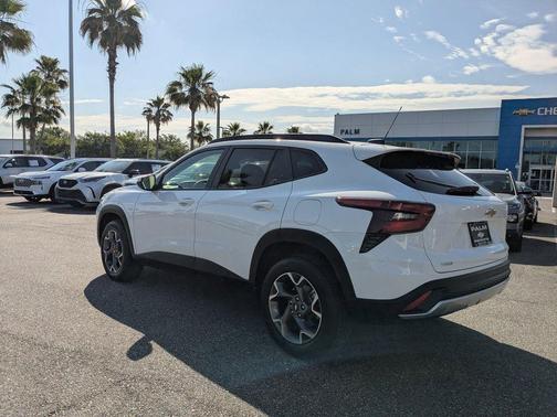 Summit White 2025 Chevrolet Trax LT