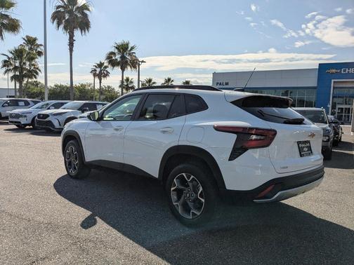 Summit White 2025 Chevrolet Trax LT